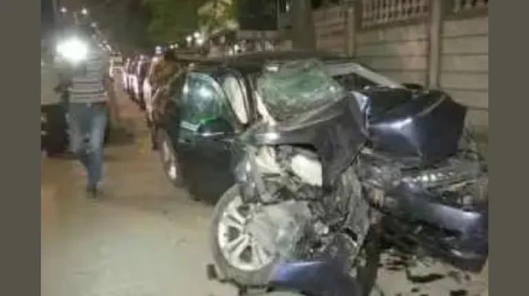 कारच्या धडकेत तिघांचा मृत्यू कारच्या धडकेत तिघांचा मृत्यू