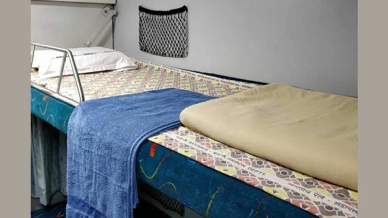 corona virus : रेल्वेकडून एसी डब्यातील पडदे काढण्याचा निर्णय corona virus : रेल्वेकडून एसी डब्यातील पडदे काढण्याचा निर्णय