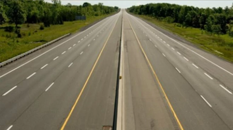 मुंबई गोवा हाईवे पर परशुराम घाट यातायात के लिए बंद मुंबई गोवा हाईवे पर परशुराम घाट यातायात के लिए बंद