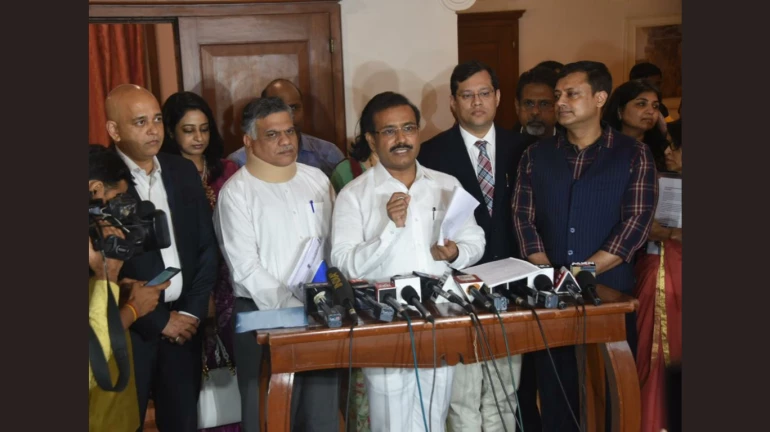 मुंबईतील लोकल ट्रेन, मेट्रो बंद करणार का? आरोग्यमंत्र्यांनी दिलं हे उत्तर मुंबईतील लोकल ट्रेन, मेट्रो बंद करणार का? आरोग्यमंत्र्यांनी दिलं हे उत्तर