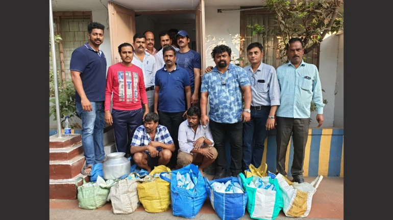 तुम्हच्या घरात भेसळयुक्त दूध तर येत नाहीना, भेसळयुक्त दूधाची विक्री करणाऱ्यांचा गुन्हे शाखेने पर्दाफाश केला तुम्हच्या घरात भेसळयुक्त दूध तर येत नाहीना, भेसळयुक्त दूधाची विक्री करणाऱ्यांचा गुन्हे शाखेने पर्दाफाश केला