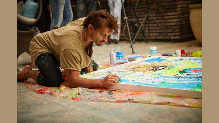 खुली हवा में पेंटिंग करते हैं करण सिंह ग्रोवर, इन्हें दिया अंदर का कलाकार जगाने का क्रेडिट