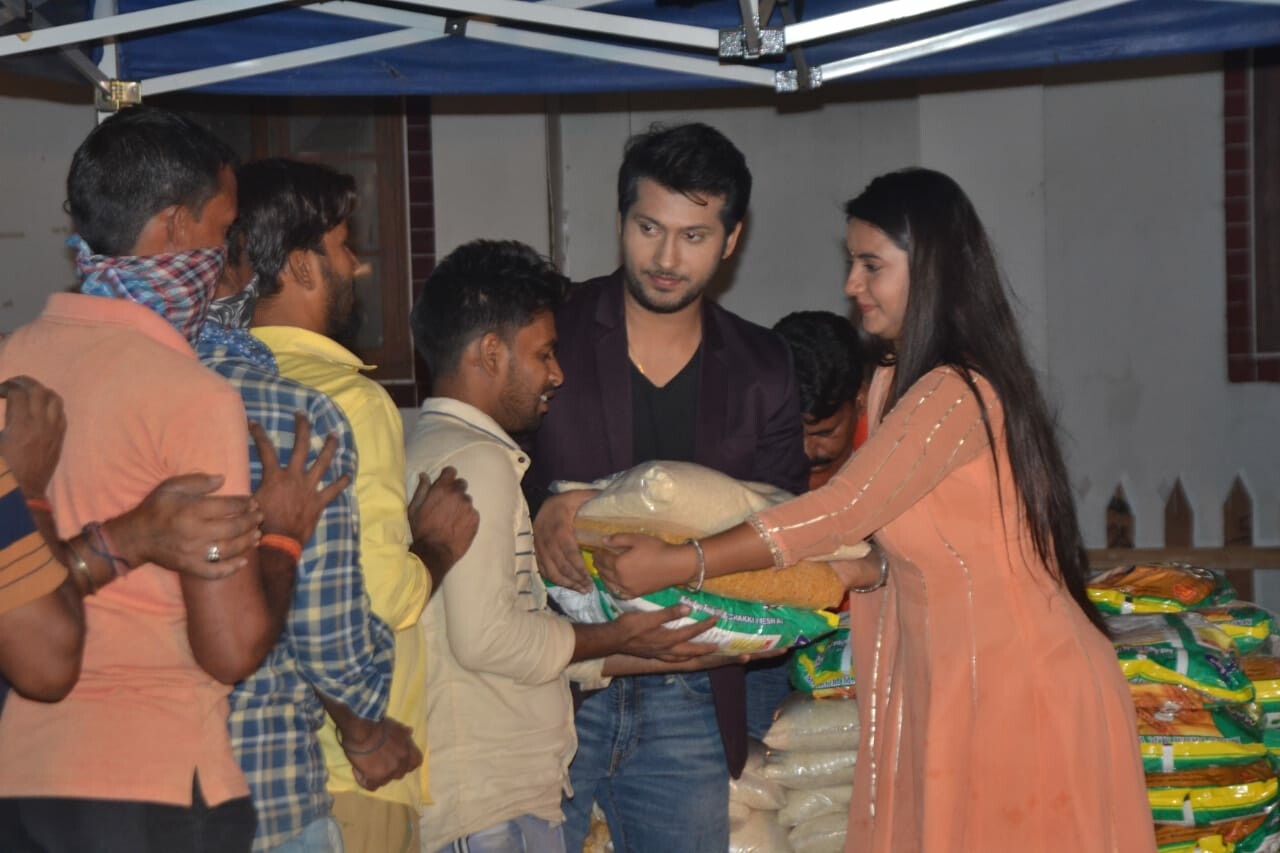 Mumbai-based production house distributes groceries to crew members on set