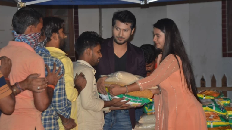 Mumbai-based production house distributes groceries to crew members on set Mumbai-based production house distributes groceries to crew members on set
