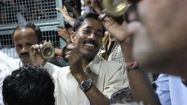 Coronavirus Updates: लोकलमधील भजनी मंडळींचा भजनं बंद करण्याचा निर्णय Coronavirus Updates: लोकलमधील भजनी मंडळींचा भजनं बंद करण्याचा निर्णय