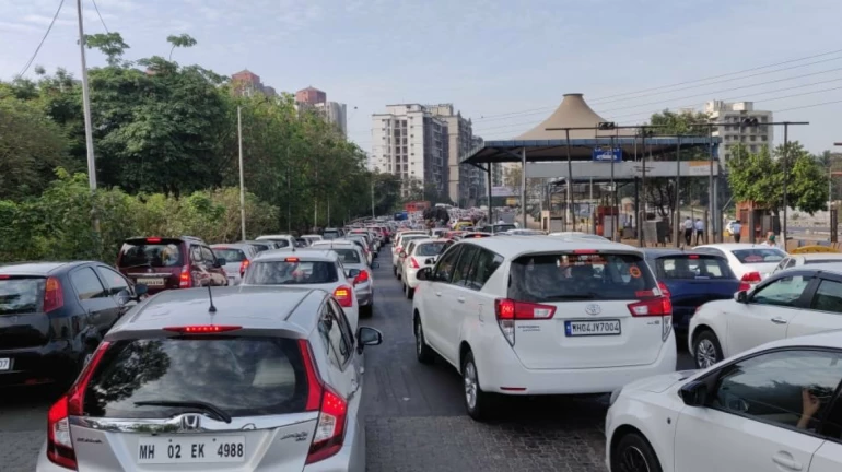 बेपर्वाई! संचारबंदी मोडून मुंबईकर रस्त्यांवर! दुसऱ्यांच्या जीवाशी खेळू नका, मुख्यमंत्र्यांचं आवाहन बेपर्वाई! संचारबंदी मोडून मुंबईकर रस्त्यांवर! दुसऱ्यांच्या जीवाशी खेळू नका, मुख्यमंत्र्यांचं आवाहन