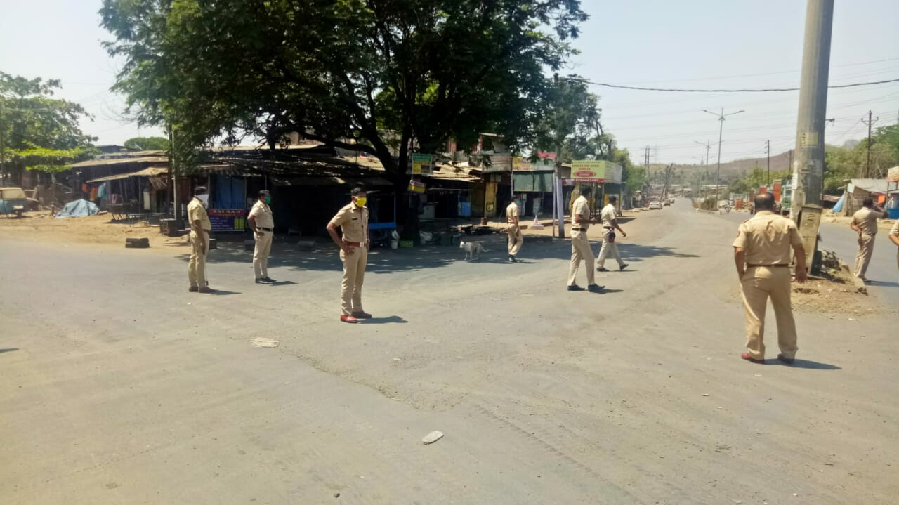 क्रिकेट खेळण पडलं महागात, पोलिसांनी नोंदवला गुन्हा