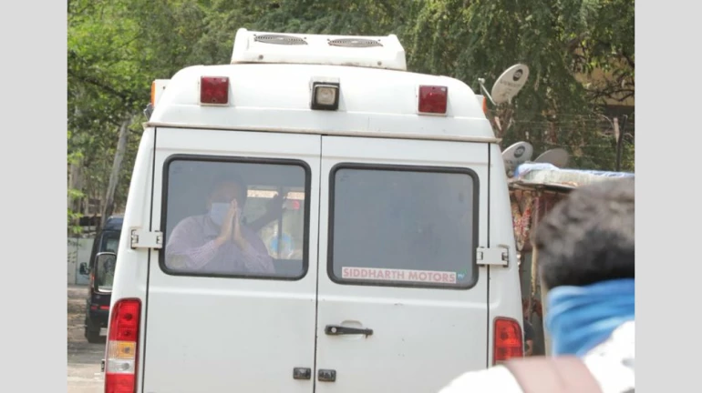 Coronavirus update: २९५ कोरोना रुग्णांना डिस्चार्ज, रुग्ण बरे होण्याचं प्रमाण वाढलं Coronavirus update: २९५ कोरोना रुग्णांना डिस्चार्ज, रुग्ण बरे होण्याचं प्रमाण वाढलं