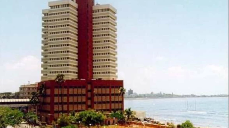 हिंदुजा रुग्णालयाचा आसपासचा परिसर पूर्णपणे बंद हिंदुजा रुग्णालयाचा आसपासचा परिसर पूर्णपणे बंद