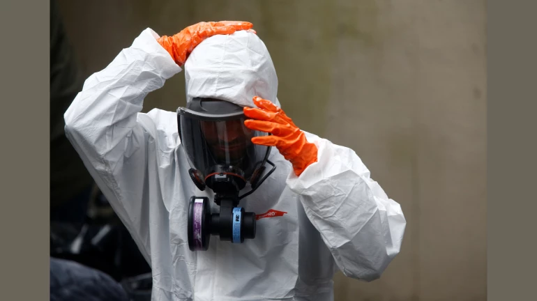 Coronavirus update: भारत बनवणार ‘हजमत सूट’, कोरोनापासून बचावाचं कवच! Coronavirus update: भारत बनवणार ‘हजमत सूट’, कोरोनापासून बचावाचं कवच!