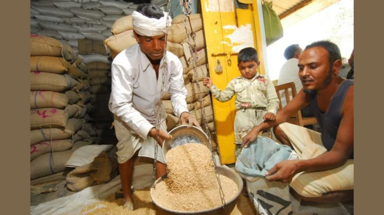 व्हाॅट्सअॅपवरील ‘तो’ मेसेज खोटा, रेशनसाठी कुठलाही फाॅर्म भरण्याची गरज नाही व्हाॅट्सअॅपवरील ‘तो’ मेसेज खोटा, रेशनसाठी कुठलाही फाॅर्म भरण्याची गरज नाही