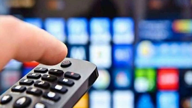 लॉकडाऊनमुळं टीव्ही पाहणाऱ्यांच्या संख्येत वाढ लॉकडाऊनमुळं टीव्ही पाहणाऱ्यांच्या संख्येत वाढ