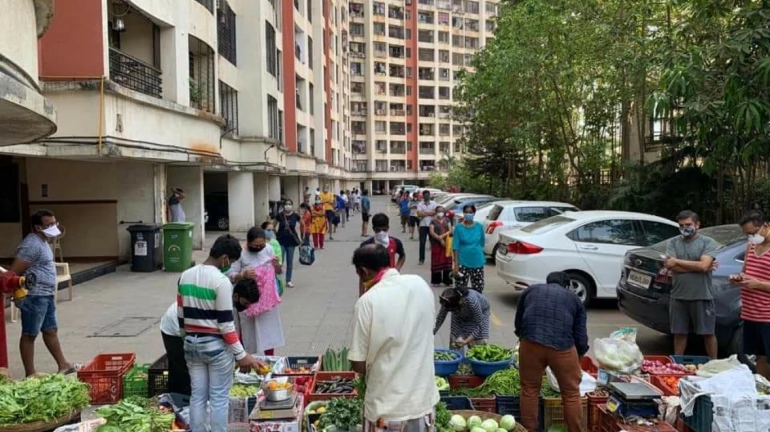 कोरोना का असर - रिहायशी इमारतों में किसान सीधे बेच रहे सब्जी कोरोना का असर - रिहायशी इमारतों में किसान सीधे बेच रहे सब्जी