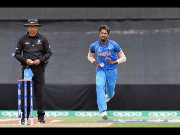 Coronavirus Updates: 'हा' भारतीय गोलंदाज १०० गरीबांना करतोय अन्नदान