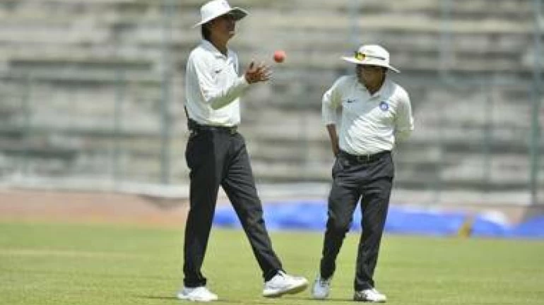 मुंबईतील पंचांच्या आर्थिक मदतीसाठी माजी पंचांचा मदतीचा हात मुंबईतील पंचांच्या आर्थिक मदतीसाठी माजी पंचांचा मदतीचा हात