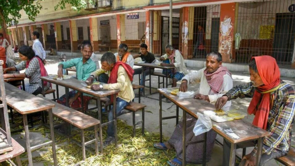 राज्यात ५ लाख परप्रांतीय मजुरांच्या जेवणाची व्यवस्था- मुख्यमंत्री