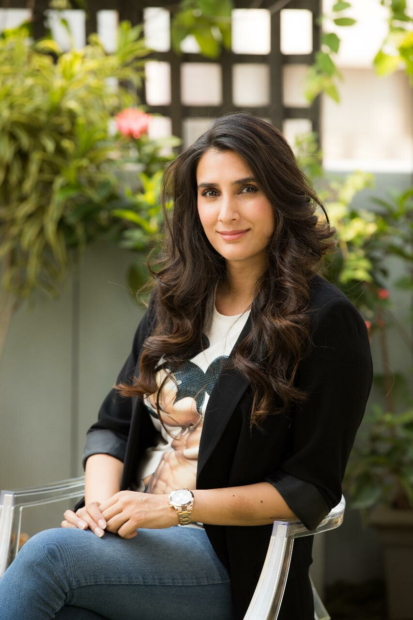 COVID-19 से लड़ाई में प्रज्ञा कपूर के 'एक साथ फाउंडेशन' को मिला शाहरुख खान का समर्थन