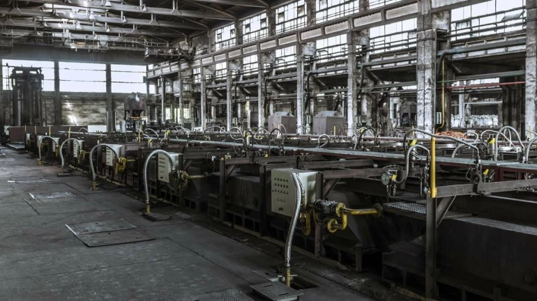 लॉकडाऊनमुळे मोठं आर्थिक संकट, देशात 'इतक्या' जणांच्या नोकऱ्या धोक्यात लॉकडाऊनमुळे मोठं आर्थिक संकट, देशात 'इतक्या' जणांच्या नोकऱ्या धोक्यात