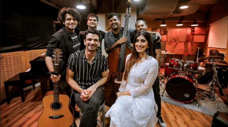 द येलो डायरी बैंड और पॉप प्रिंसेस अकासा ' ढूंढ़ती फीरां' के लिए आए एक साथ! द येलो डायरी बैंड और पॉप प्रिंसेस अकासा ' ढूंढ़ती फीरां' के लिए आए एक साथ!