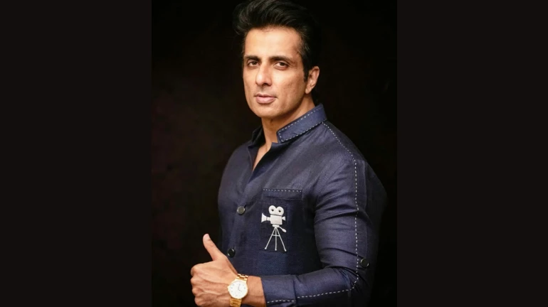 खरा हिरो! अभिनेता सोनू सूदनं केली हजारो कामगारांची घरवापसी खरा हिरो! अभिनेता सोनू सूदनं केली हजारो कामगारांची घरवापसी