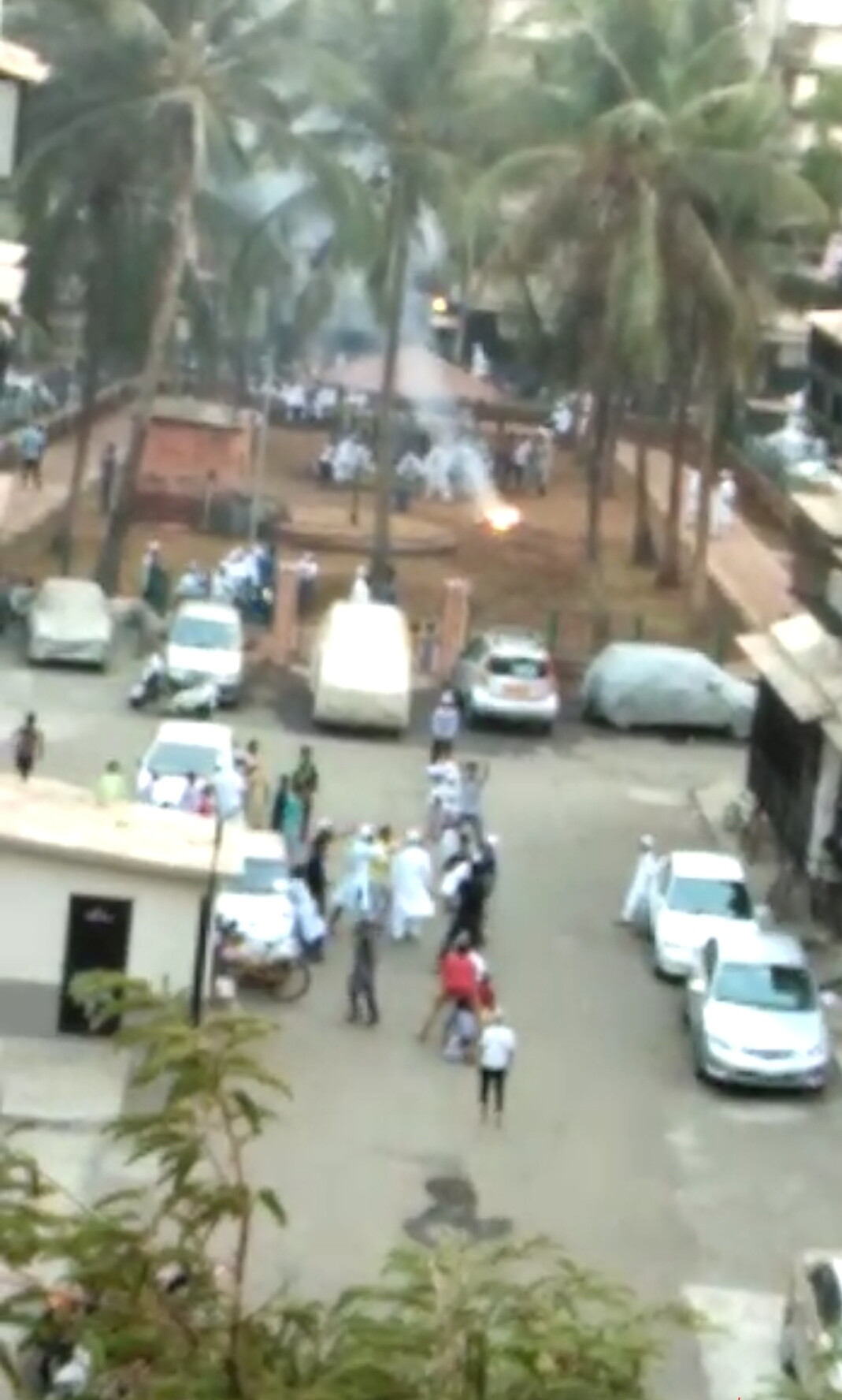 Exclusive Video: Versova residents violate the 'lockdown' rules by playing Kho-Kho