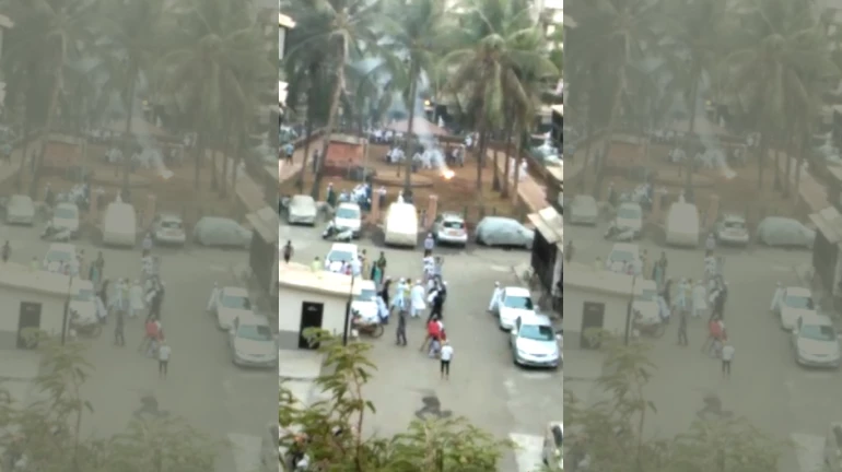 Exclusive Video: Versova residents violate the 'lockdown' rules by playing Kho-Kho Exclusive Video: Versova residents violate the 'lockdown' rules by playing Kho-Kho
