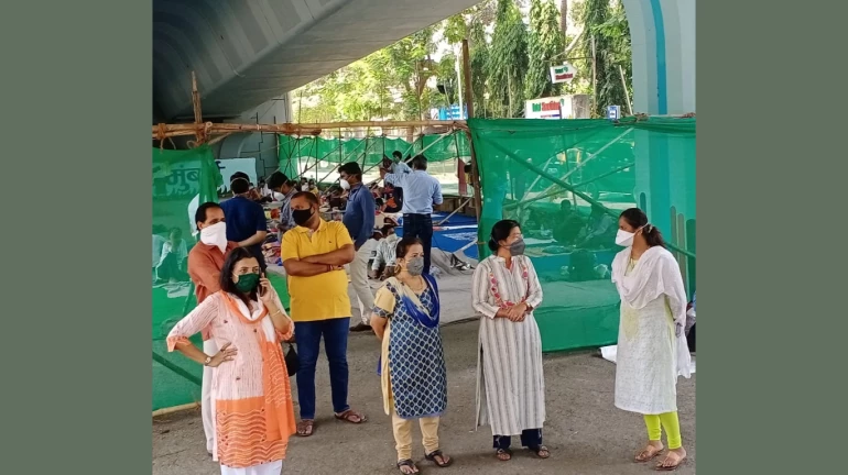 Exclusive: पालिकेच्या प्रयत्नानंतरही हिंदमाता उड्डाणपूलाखालील 'त्या' रुग्णाचा मृत्यू Exclusive: पालिकेच्या प्रयत्नानंतरही हिंदमाता उड्डाणपूलाखालील 'त्या' रुग्णाचा मृत्यू