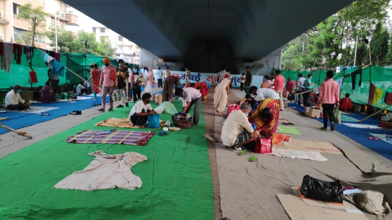 हिंदमाता फ्लाईओवर के नीचे शिफ्ट किए गए मरीजों में से एक की हुई मौत, BJP नेता ने कहा, 'मरा नहीं मारा गया है।' हिंदमाता फ्लाईओवर के नीचे शिफ्ट किए गए मरीजों में से एक की हुई मौत, BJP नेता ने कहा, 'मरा नहीं मारा गया है।'