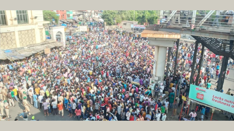बांद्रा में जुटी भीड़ पर उद्धव सरकार सख्त, हुआ केस दर्ज बांद्रा में जुटी भीड़ पर उद्धव सरकार सख्त, हुआ केस दर्ज