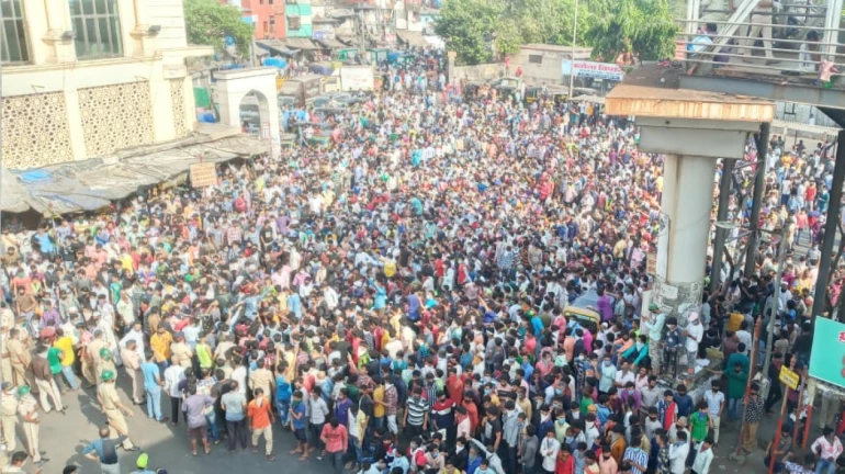 कोरोना की आपत्ति के दौरान न हो राजनीति - शरद पवार कोरोना की आपत्ति के दौरान न हो राजनीति - शरद पवार