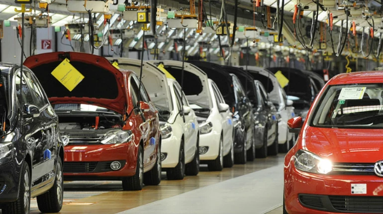 वाहन कंपन्यांना रोज २३०० कोटींचं नुकसान वाहन कंपन्यांना रोज २३०० कोटींचं नुकसान