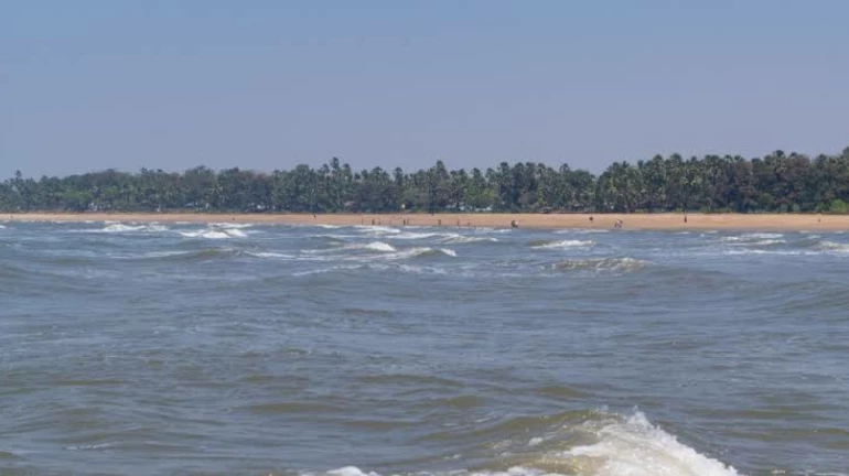 मुंबईच्या मालाड मार्वेच्या समुद्रात बोट बुडाली, 4 जणांना वाचवण्यात यश 3 जणांचा शोध सुरू मुंबईच्या मालाड मार्वेच्या समुद्रात बोट बुडाली, 4 जणांना वाचवण्यात यश 3 जणांचा शोध सुरू