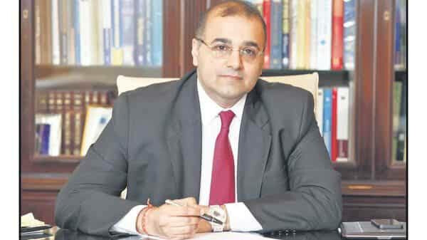 कपिल वाधवानला आणखी एक झटका, लाँकडाऊन तोडल्या प्रकरणी हायकोर्टाची नोटीस