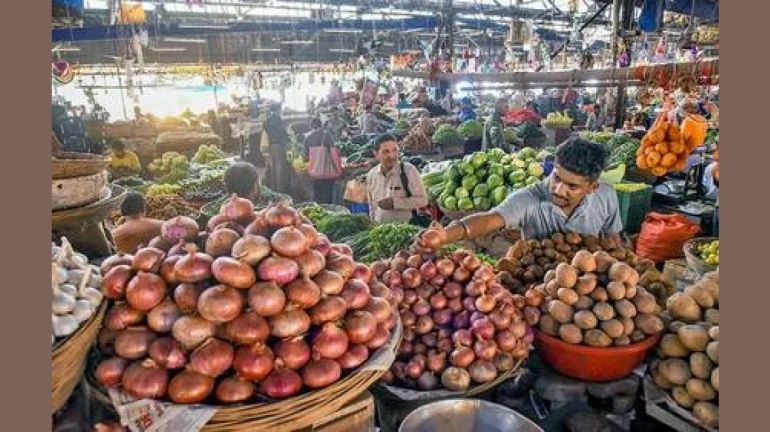 ड्रोन कॅमेऱ्याच्या नजरेखाली एपीएमसी मार्केट सुरू ड्रोन कॅमेऱ्याच्या नजरेखाली एपीएमसी मार्केट सुरू