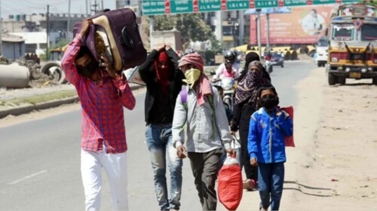 मुलांसोबत 'ती' ८५ किलोमीटर अनवाणी चालली, २५ दिवसात गाठली मुंबई मुलांसोबत 'ती' ८५ किलोमीटर अनवाणी चालली, २५ दिवसात गाठली मुंबई