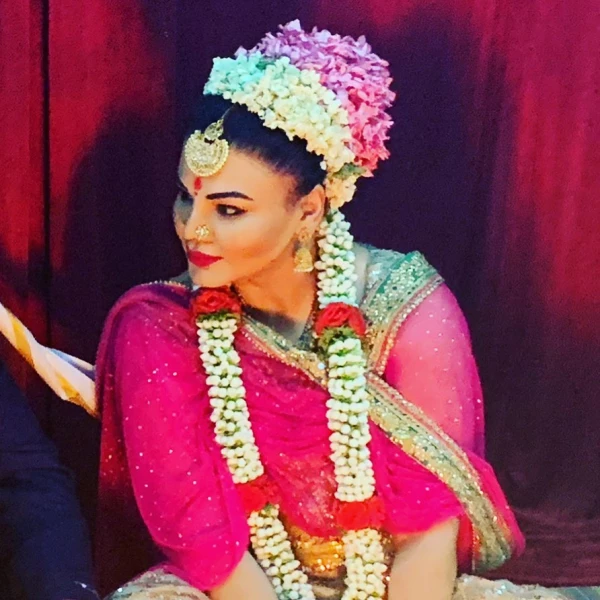 राखी सावंत ने शेयर की शादी की अनसीन फोटोज, पर कुछ है मिसिंग