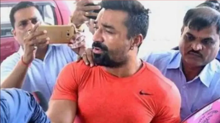 ड्रग्स केस में गिरफ्तार एजाज खान को 3 अप्रैल तक NCB की कस्टडी में भेजा गया ड्रग्स केस में गिरफ्तार एजाज खान को 3 अप्रैल तक NCB की कस्टडी में भेजा गया