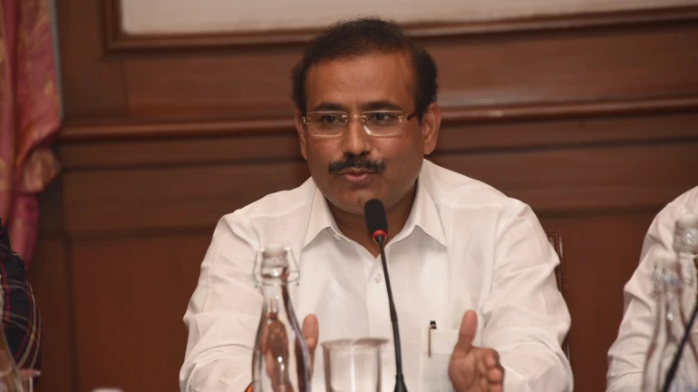 Mumbai Local News: Partially vaccinated to be allowed after Diwali? See what Rajesh Tope says Mumbai Local News: Partially vaccinated to be allowed after Diwali? See what Rajesh Tope says