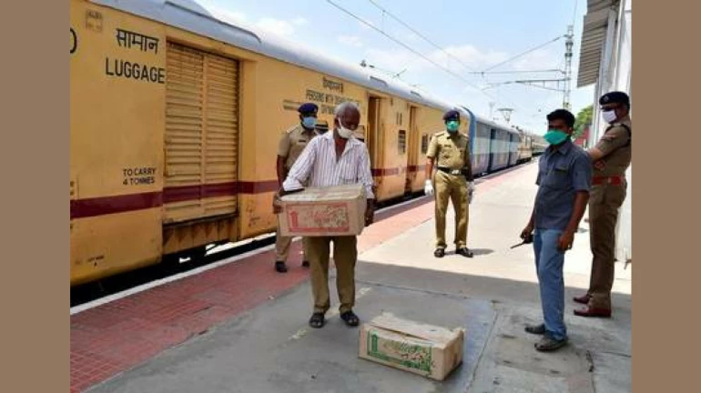 लॉकडाऊन काळात देशभरात १ हजार १५० टन औषधांचा पुरवठा लॉकडाऊन काळात देशभरात १ हजार १५० टन औषधांचा पुरवठा