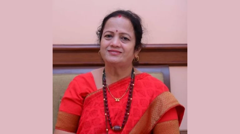 मुंबईच्या महापौर किशोरी पेडणेकर झाल्या होम क्वारंटाईन मुंबईच्या महापौर किशोरी पेडणेकर झाल्या होम क्वारंटाईन
