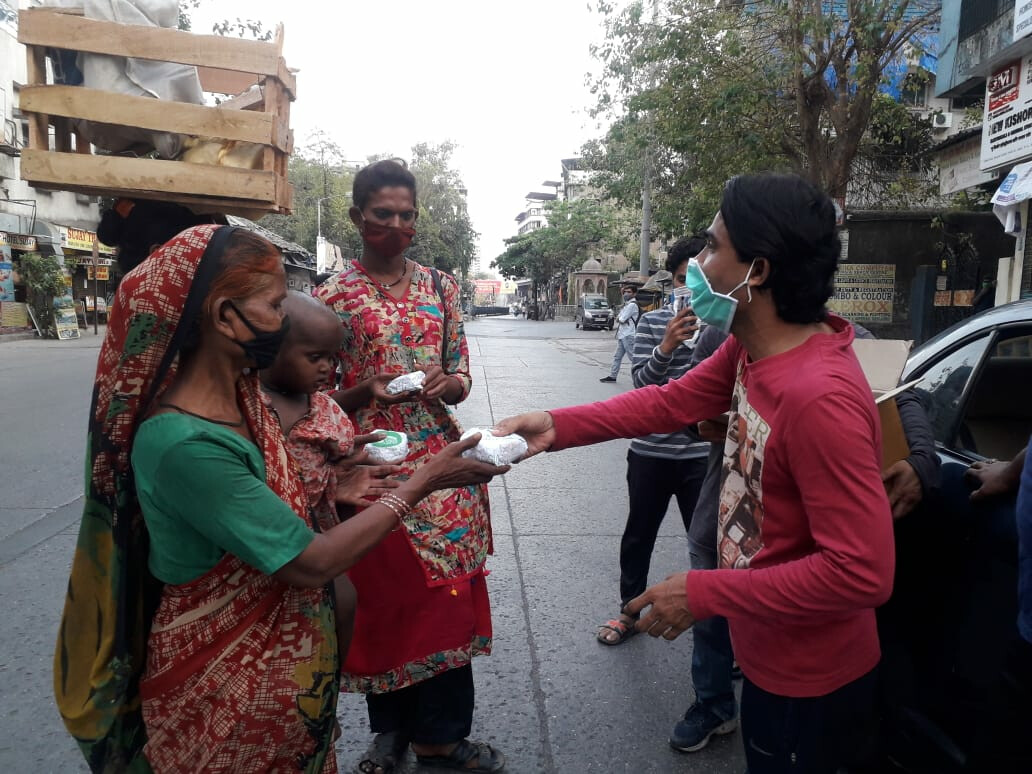 गरजूंसाठी एक लाख जम्बोकिंगचं वाटप