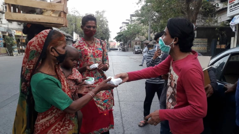 गरजूंसाठी एक लाख जम्बोकिंगचं वाटप गरजूंसाठी एक लाख जम्बोकिंगचं वाटप