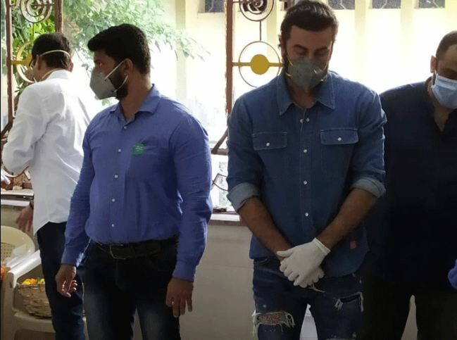 Ranbir, Alia, Kareena, Saif and others bid farwell to Rishi Kapoor