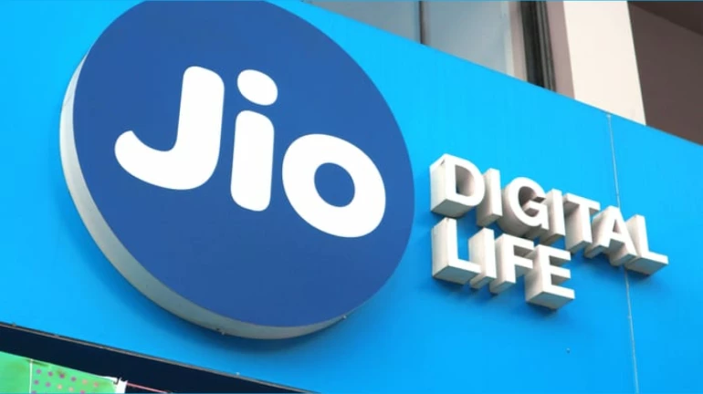 Mumbai: Reliance unveils 'Jio World Drive' with roof-top drive-in theatre Mumbai: Reliance unveils 'Jio World Drive' with roof-top drive-in theatre