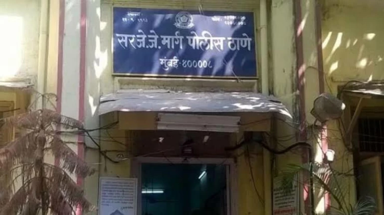 जेजे पुलिस स्टेशन से 12 पुलिस कर्मियों को कोरोना का संक्रमण जेजे पुलिस स्टेशन से 12 पुलिस कर्मियों को कोरोना का संक्रमण