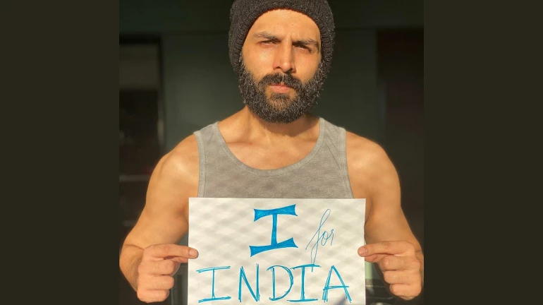 सोशल मीडिया पर कार्तिक आर्यन के हॉट लुक पर फ़िदा हुए नेटिज़न्स सोशल मीडिया पर कार्तिक आर्यन के हॉट लुक पर फ़िदा हुए नेटिज़न्स