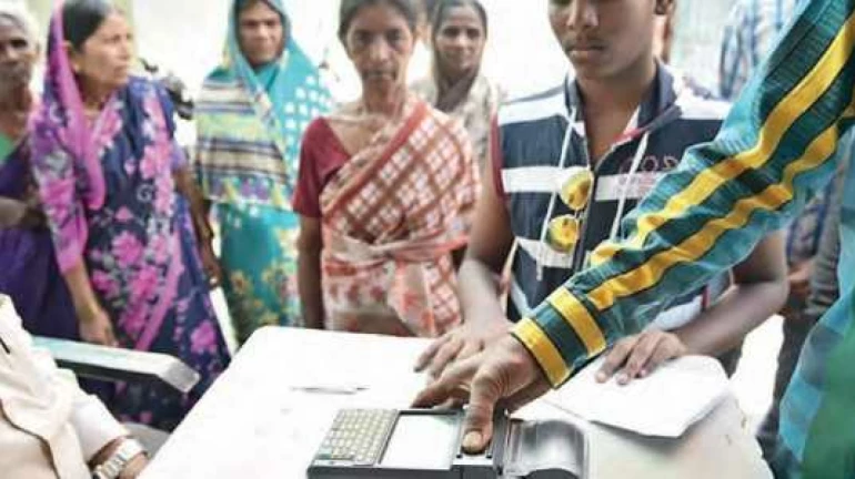 रेशनचं धान्य घेताना आता ‘अंगठा’ लावण्याची गरज नाही! रेशनचं धान्य घेताना आता ‘अंगठा’ लावण्याची गरज नाही!