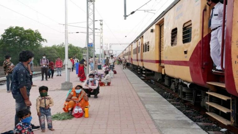 मध्य प्रदेशातील मजुरांच्या मदतीला काँग्रेस आली धावून, प्रवासाचा संपूर्ण खर्च उचलणार