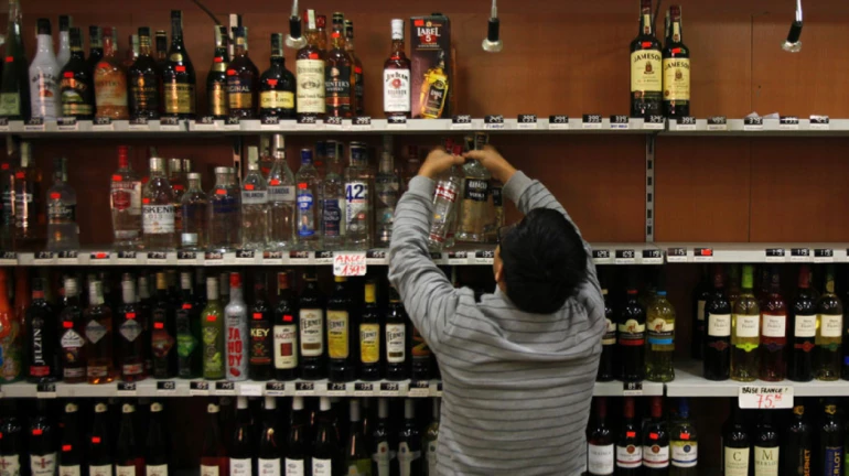 दारुच्या दुकानांवर महान व्यक्तींची, गड-किल्ल्यांची नाव लिहण्यास मनाई दारुच्या दुकानांवर महान व्यक्तींची, गड-किल्ल्यांची नाव लिहण्यास मनाई