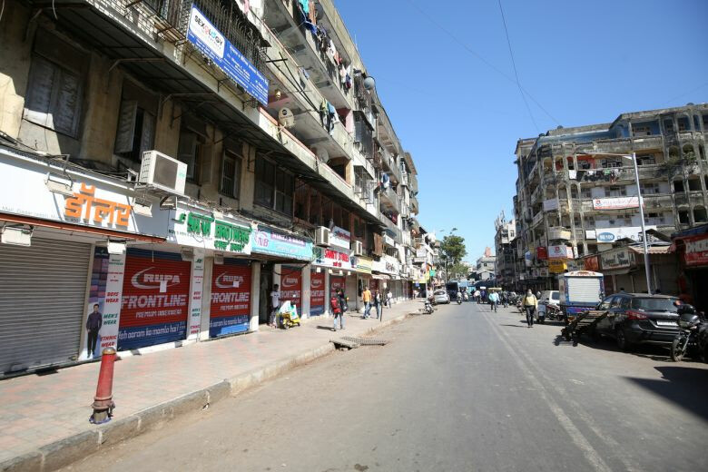मुंबईत इतर दुकानं बंद करण्याच्या निर्णयाला दुकानदार संघटनेचा विरोध